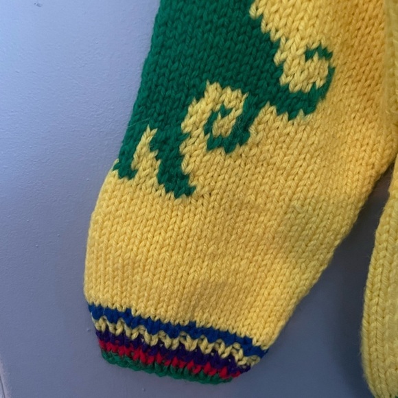 Hand knit colour block dinosaur toddler pull over sweater - Picture 5 of 10